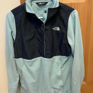 Woman’s Northface pullover